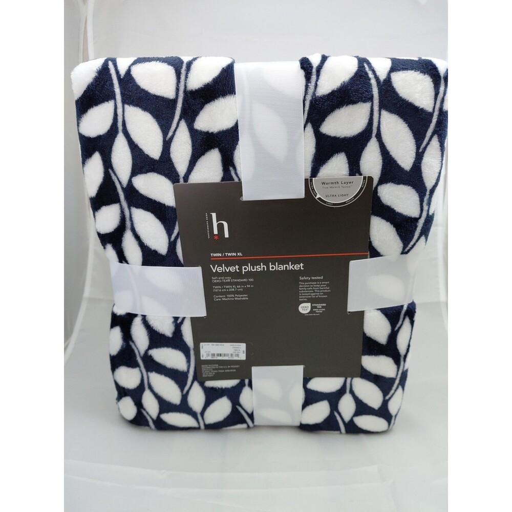 Home Expressions Twin / Twin XL Velvet Plush Blanket 66” X 94” LEAF NAVY, New